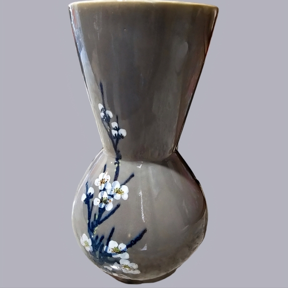 Vintage Hand Painted Vase Republic China Taiwan Made ROC Flowers White Porcelain - Picture 5 of 15